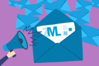 Illustration mit blauen Briefumschlägen und einem Megafon auf violettem Hintergrund.